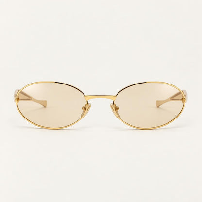 Óculos Demi da Solune, com lentes ovais claras e contorno fino dourado.