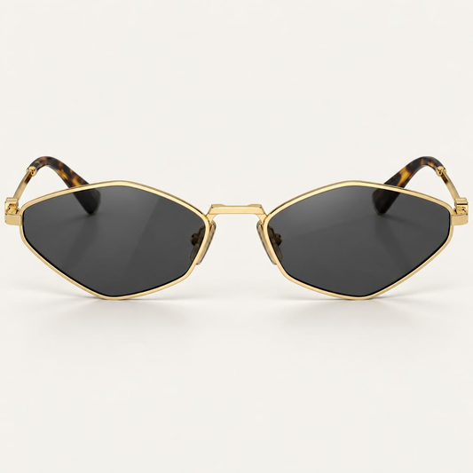 Óculos Florence da Solune, com lentes geométricas escuras e contorno fino dourado.