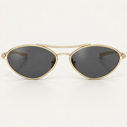 Óculos Livia da Solune, com lentes ovais escuras, contorno fino dourado e barra superior.